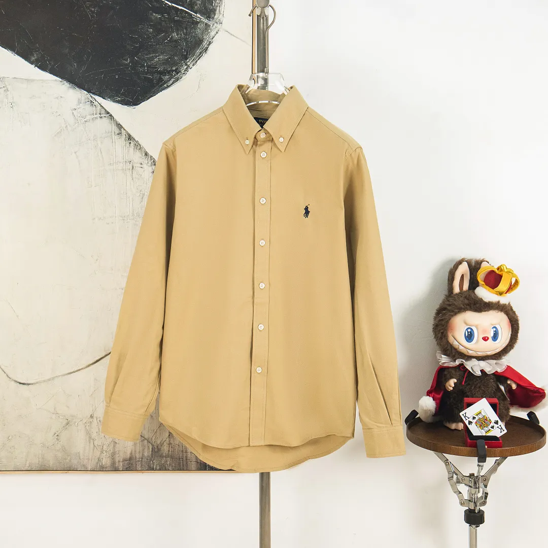 P270 zp version [Exclusive supply] Ralph Lauren/Ralph Lauren's classic evergreen single product 100 cotton Oxford spun old money style casual long-sleeved shirt. 100% restored workmanship. The entire garment is embedded with seams and clean edges. The upper back seams are reorganized for a better fit. ✅ 100 cotton Oxford spun on the face. Pre-wash treatment. The texture is tight and soft. ✅ Custom dyed original pearlescent white bottom buttons. Size partitions. ✅ Special shaped chiffon foil is included in the collar door tube. It is not easy to deform and pull. ✅ RL classic version of the Oxford shirt. The thick and crisp feeling brought by the Oxford cloth. It can be worn alone or as an outer layer. It can be worn in all seasons. It is a must-have item in the wardrobe. Get it with your eyes closed. Color: black, white, pink, blue, carbon gray, khaki, navy blue and red label, dark blue and white label (8 colors) Size: S M L XL Number: WW10973